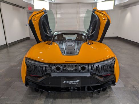 Used 2025 McLaren Artura RWD image 23