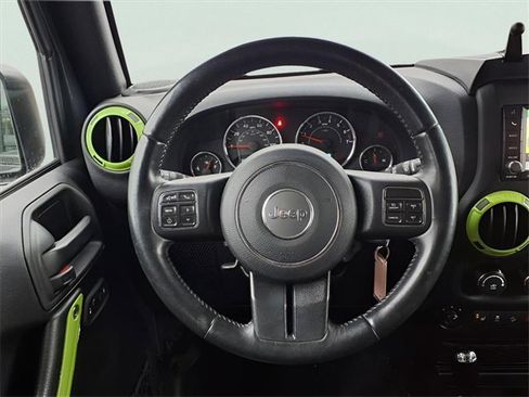 Used 2017 Jeep Wrangler Unlimited Sahara w/ Connectivity Group image 14