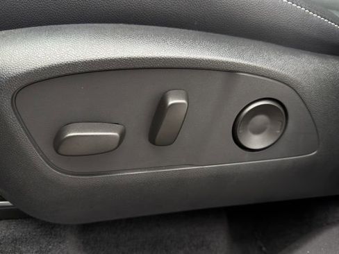 Certified 2025 Chevrolet Traverse LT w/ Midnight/Sport Edition image 23