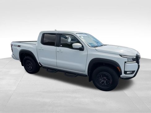 Used 2025 Nissan Frontier PRO-4X AWD/4WD image 3