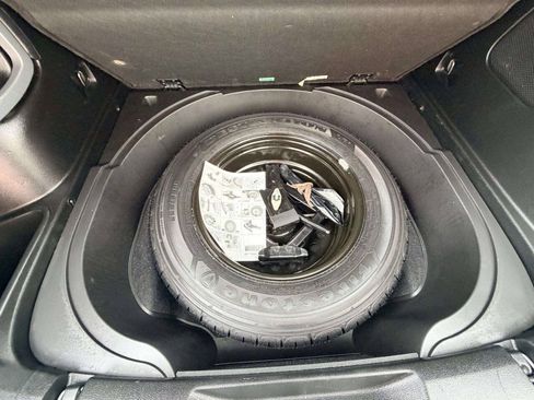 Used 2018 Jeep Cherokee Limited w/ Trailer Tow Group AWD/4WD image 6
