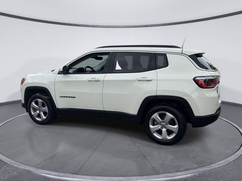 Used 2018 Jeep Compass Latitude w/ Popular Equipment Group AWD/4WD image 3
