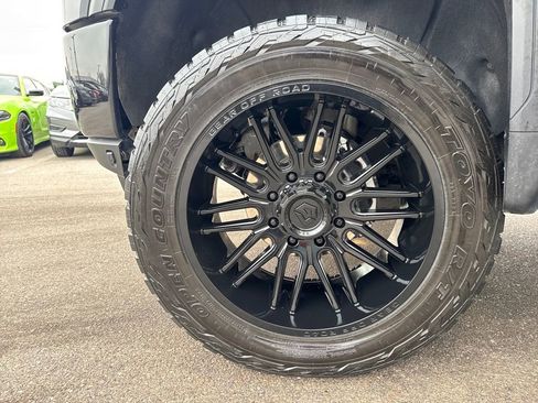 Used 2022 GMC Sierra 3500 Denali w/ Denali Black Diamond Edition image 29