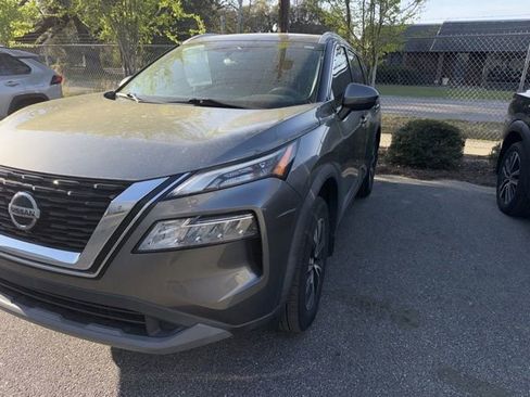 Used 2021 Nissan Rogue SV w/ Premium Package image 4