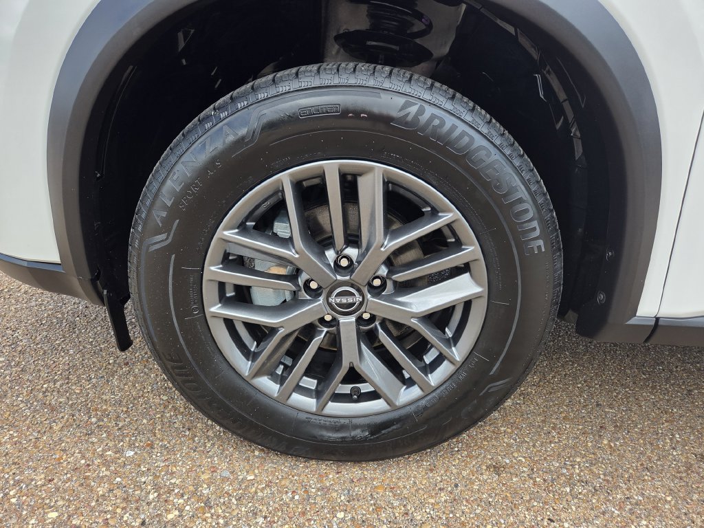 Used 2024 Nissan Rogue S FWD image 31