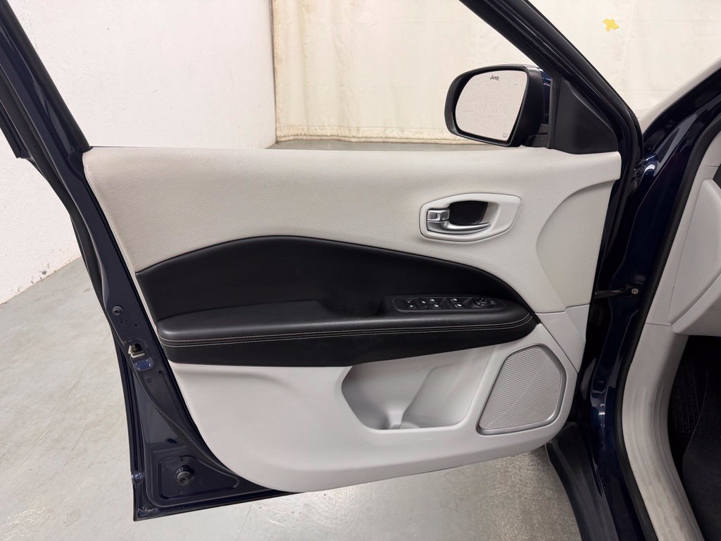 Used 2018 Jeep Compass Latitude w/ Popular Equipment Group FWD image 17
