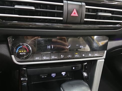 Used 2021 Kia Seltos SX w/ SX Sunroof Package image 19