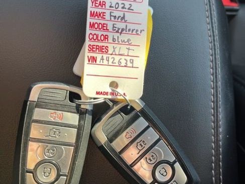 Used 2022 Ford Explorer XLT w/ Equipment Group 202A AWD/4WD image 49
