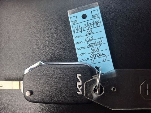 Used 2022 Kia Sorento LX image 31