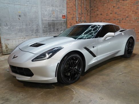 Used 2017 Chevrolet Corvette Stingray Coupe w/ Carbon Flash Badge Package RWD image 7