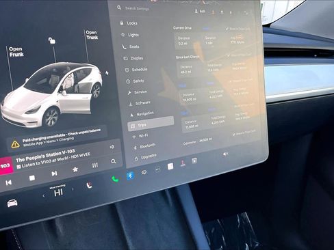 Used 2021 Tesla Model Y Long Range image 24