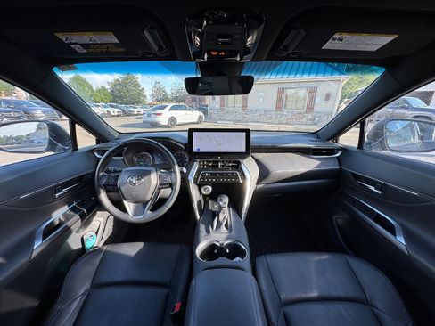 Used 2024 Toyota Venza XLE AWD/4WD image 11