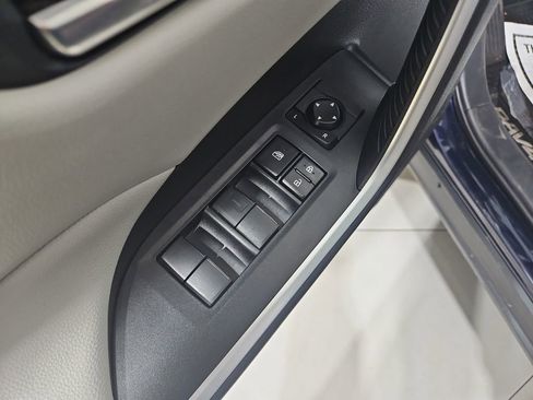 Used 2021 Toyota RAV4 XLE w/ Convenience Package image 11