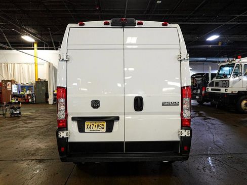 Used 2024 RAM ProMaster 2500 w/ Convenience Group FWD image 5