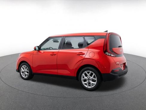 Used 2025 Kia Soul LX w/ LX Technology Package FWD image 7