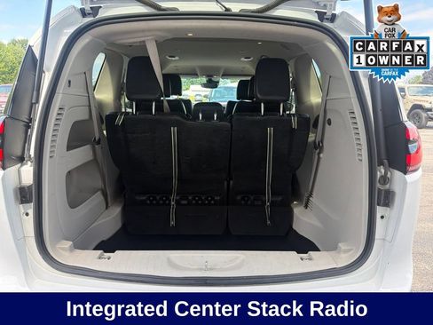 Used 2023 Chrysler Pacifica Touring-L FWD image 5