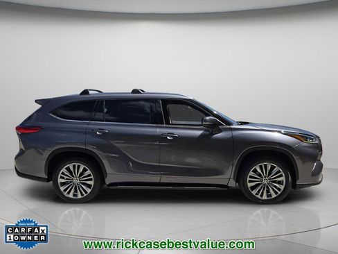 Used 2021 Toyota Highlander Platinum FWD image 4