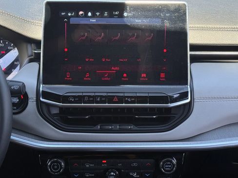 Used 2025 Jeep Compass Limited image 18