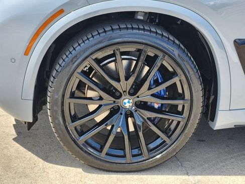 Used 2024 BMW X5 xDrive40i w/ M Sport Package AWD/4WD image 18