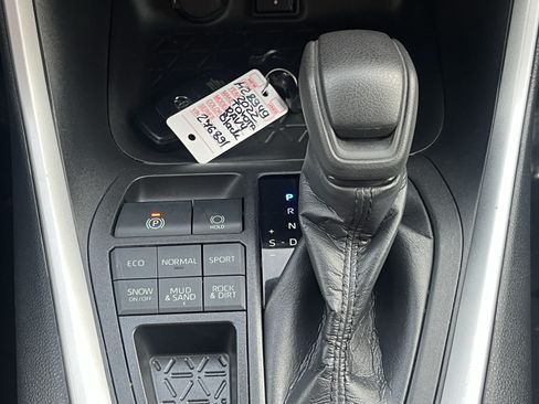 Used 2022 Toyota RAV4 XLE AWD/4WD image 20