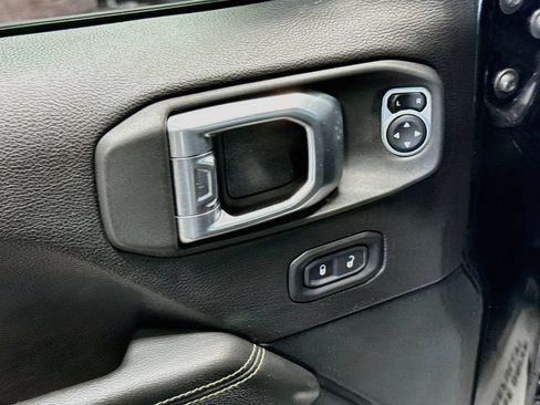 Used 2019 Jeep Wrangler Unlimited Sahara AWD/4WD image 18