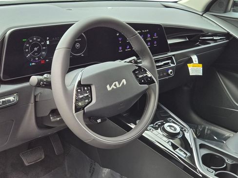 New 2026 Kia Niro Wind FWD image 17