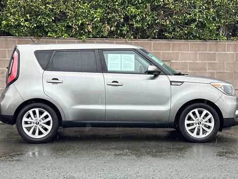 Used 2018 Kia Soul + image 3