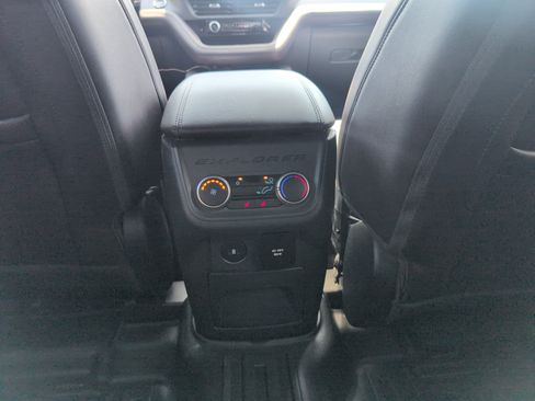 Used 2025 Ford Explorer Platinum w/ Ultimate Package RWD image 33
