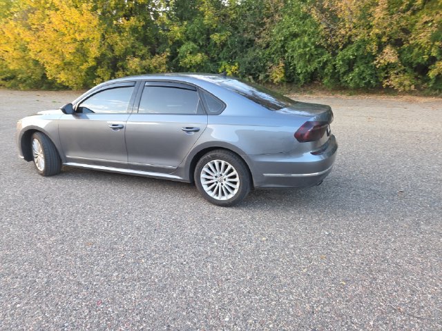 Used 2017 Volkswagen Passat 1.8T SEL Premium FWD image 6