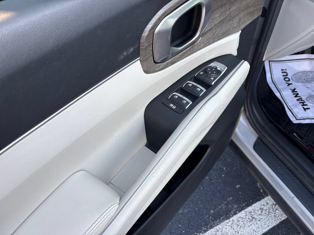 Used 2022 Kia Sorento EX w/ Panoramic Sunroof Package FWD image 11