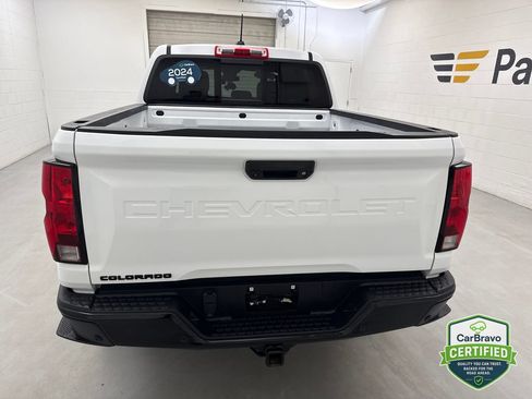 Certified 2024 Chevrolet Colorado Trail Boss w/ Technology Package AWD/4WD image 4