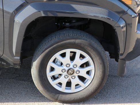 Used 2025 Toyota Tacoma SR5 AWD/4WD image 9