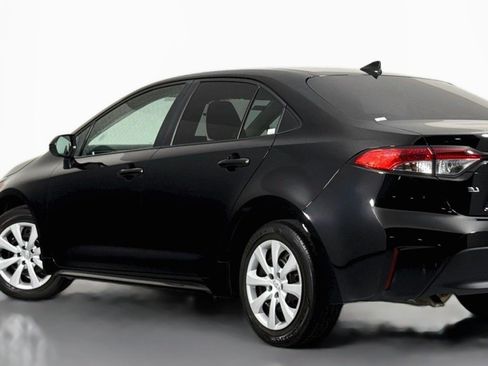 Used 2025 Toyota Corolla LE FWD image 15