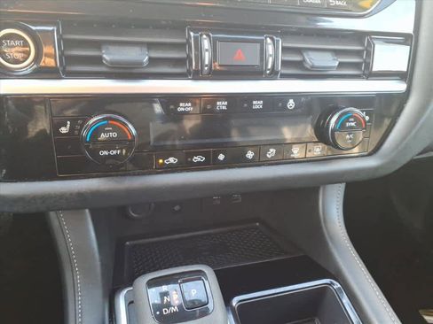 Certified 2024 Nissan Pathfinder SL image 16