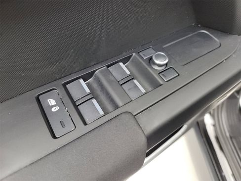 Used 2020 Land Rover Defender 110 S image 26