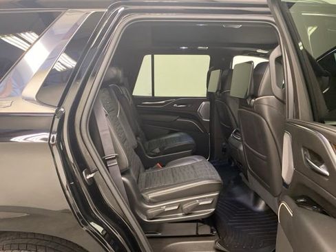 Used 2021 Cadillac Escalade Premium Luxury Platinum w/ Heavy-Duty Trailer Package image 27