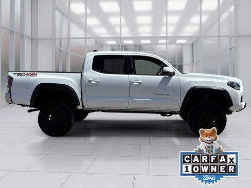 Used 2022 Toyota Tacoma TRD Off-Road AWD/4WD image 7