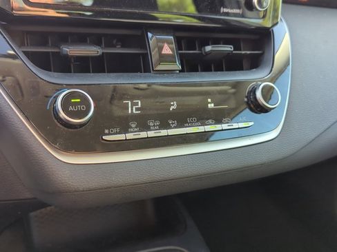 Used 2021 Toyota Corolla LE image 21