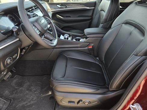 New 2025 Jeep Grand Cherokee Limited w/ Trailer Tow Package image 14