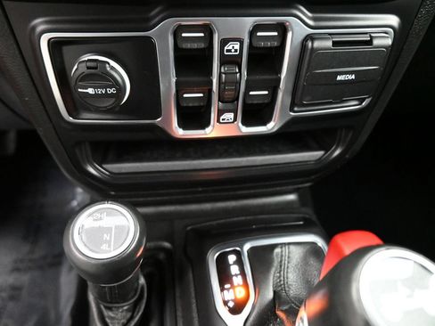 Used 2022 Jeep Wrangler Unlimited Sahara AWD/4WD image 15