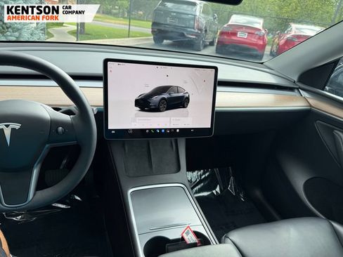 Used 2024 Tesla Model Y Long Range AWD/4WD image 17