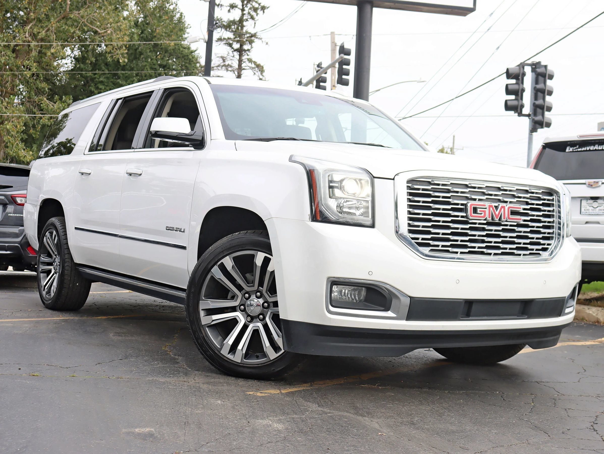 Used 2019 GMC Yukon XL Denali w/ Denali Ultimate Package AWD/4WD image 8