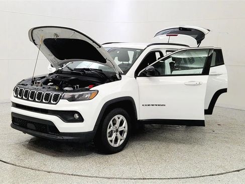 Used 2025 Jeep Compass Latitude image 10