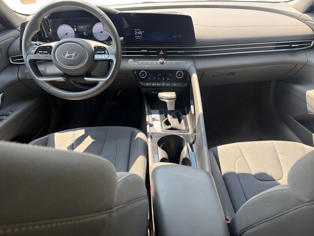 Used 2025 Hyundai Elantra SEL FWD image 10