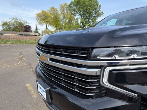 Used 2024 Chevrolet Suburban LT AWD/4WD image 5