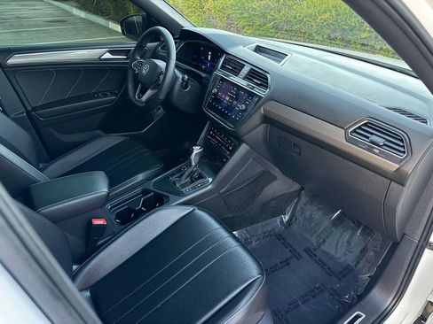 Used 2022 Volkswagen Tiguan SE R-Line FWD image 41