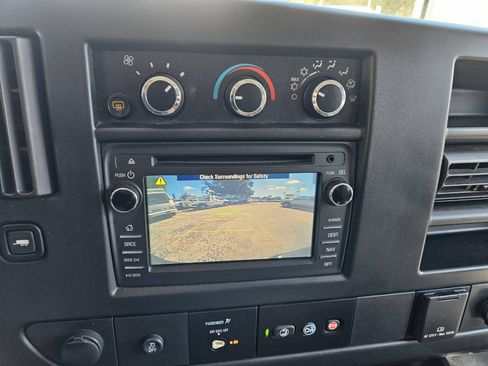 Used 2017 Chevrolet Express 3500 Extended image 11