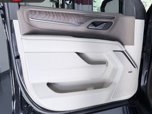Used 2023 GMC Yukon Denali AWD/4WD image 9
