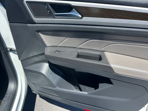 Used 2023 Volkswagen Atlas SE w/ Panoramic Sunroof Package FWD image 16