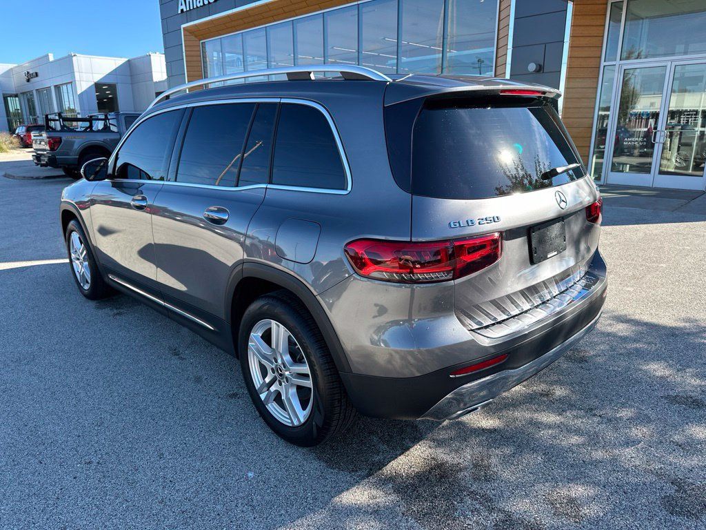 Used 2021 Mercedes-Benz GLB 250 4MATIC w/ Premium Package image 10